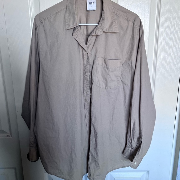 GAP Taupe Button-Up Shirt - Picture 2 of 4